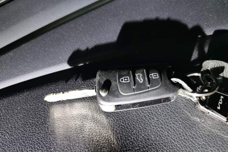 Used Kia K2 2015 Sedan 1.4L MT GLS