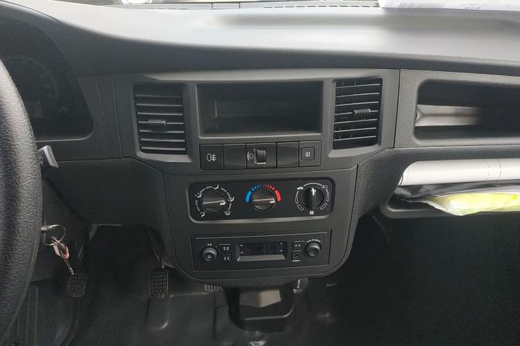 Used Wuling Zhiguang 2023 1.5L Practical Version 5/7 Seats
