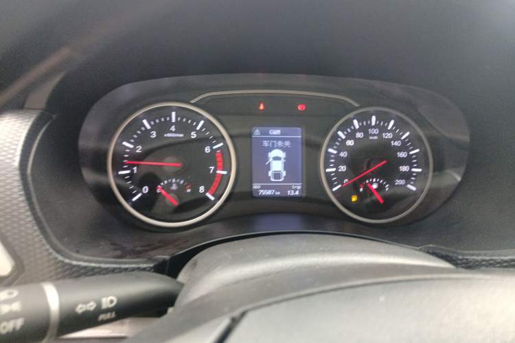 Used Great Wall Wingle 5 2017 2.4L European Version Gasoline Two-Wheel Drive Entry-Level Big Double Cab 4G69S4N