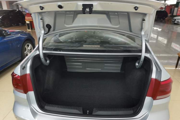 Used Volkswagen Santana 2013 1.6L Automatic Fashion Edition