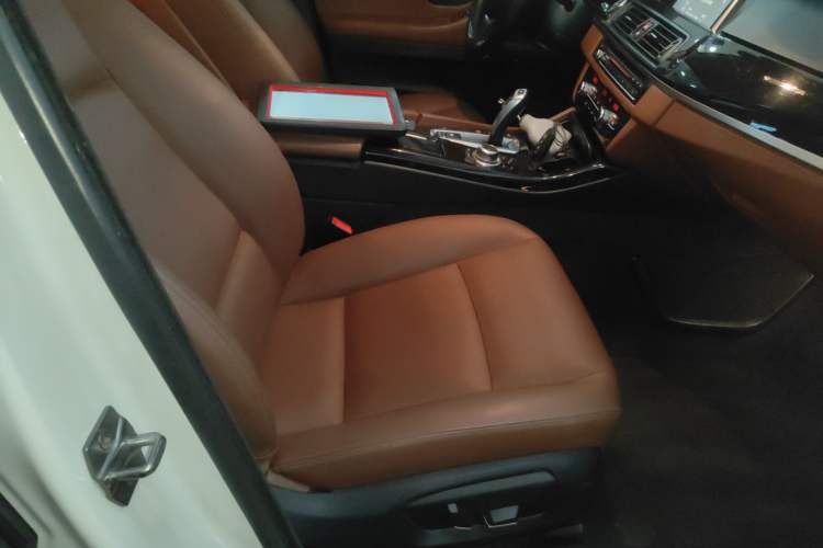 Used BMW 5 Series 2017 525Li Leading Model
