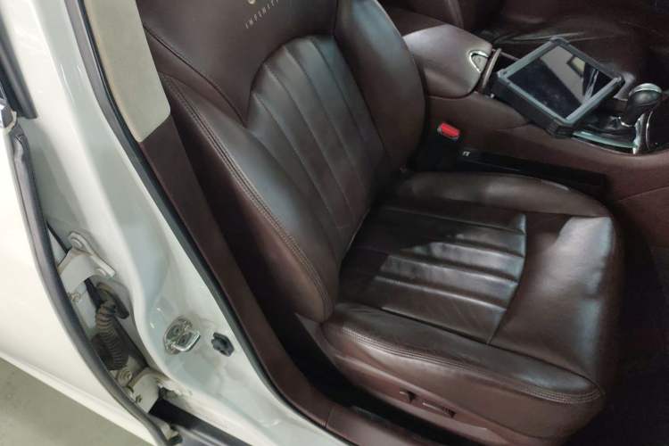 Used Infiniti QX50 2013 2.5L Two-Wheel-Drive Elegant Edition
