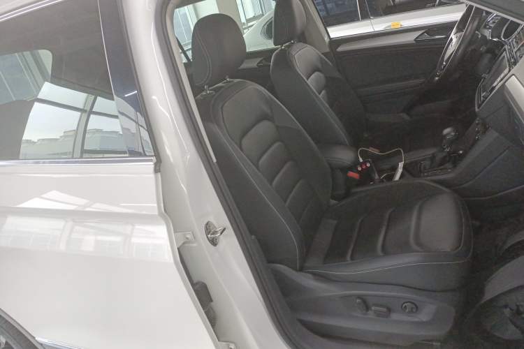 Used Volkswagen Tiguan L 2017 380TSI Automatic All-Wheel-Drive Luxury Edition
