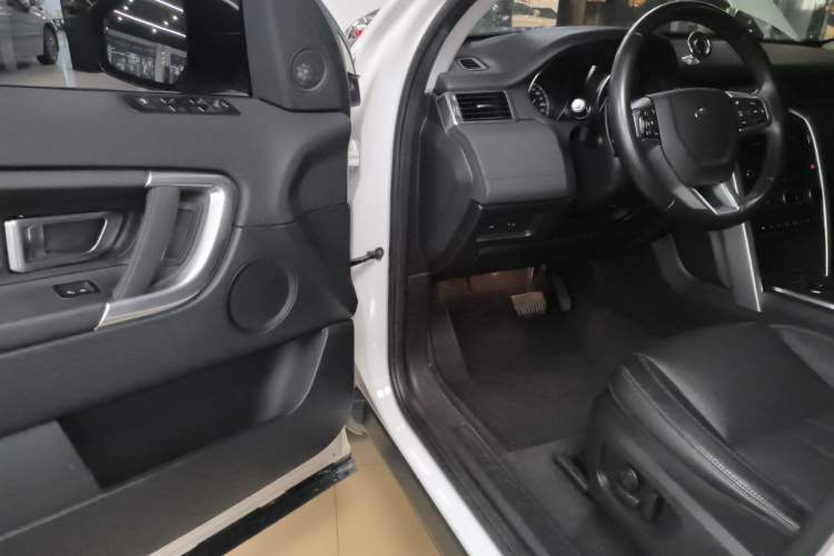 Used Land Rover Discovery Sport 2017 2.0T SE
