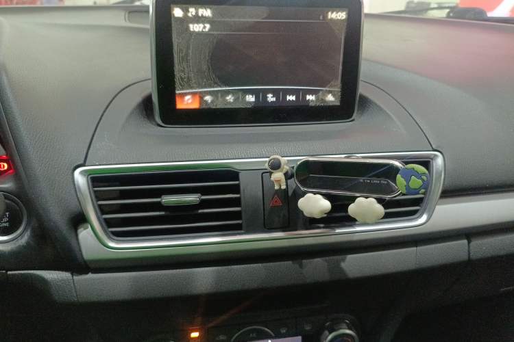 Used Mazda Mazda 3 Axela 2016 Hatchback 1.5L Automatic Luxury Model