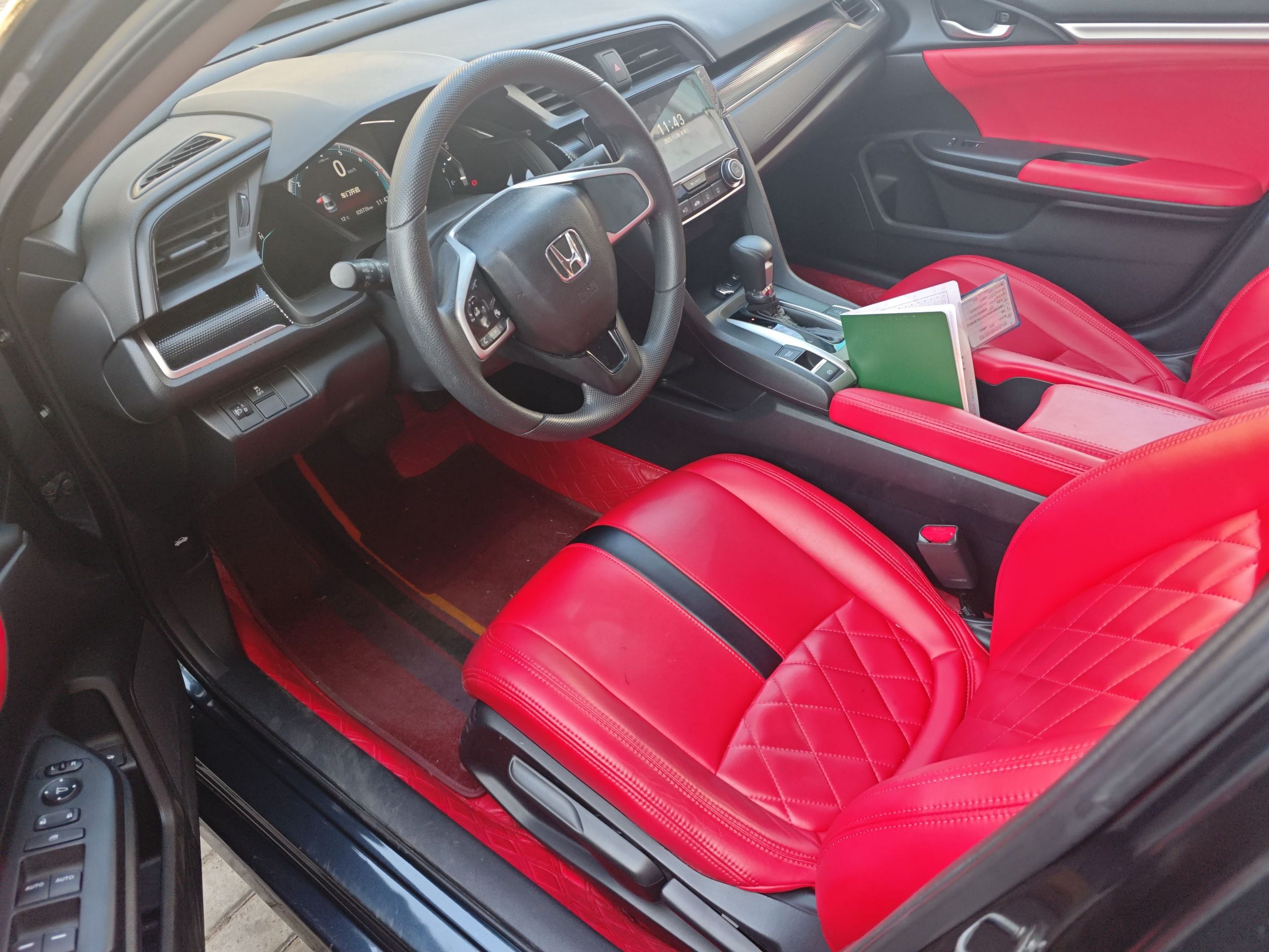 Переднее сиденье в автомобиле