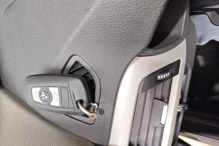 Used BMW 3 Series 2015 320Li Luxury Edition Fashion Model
