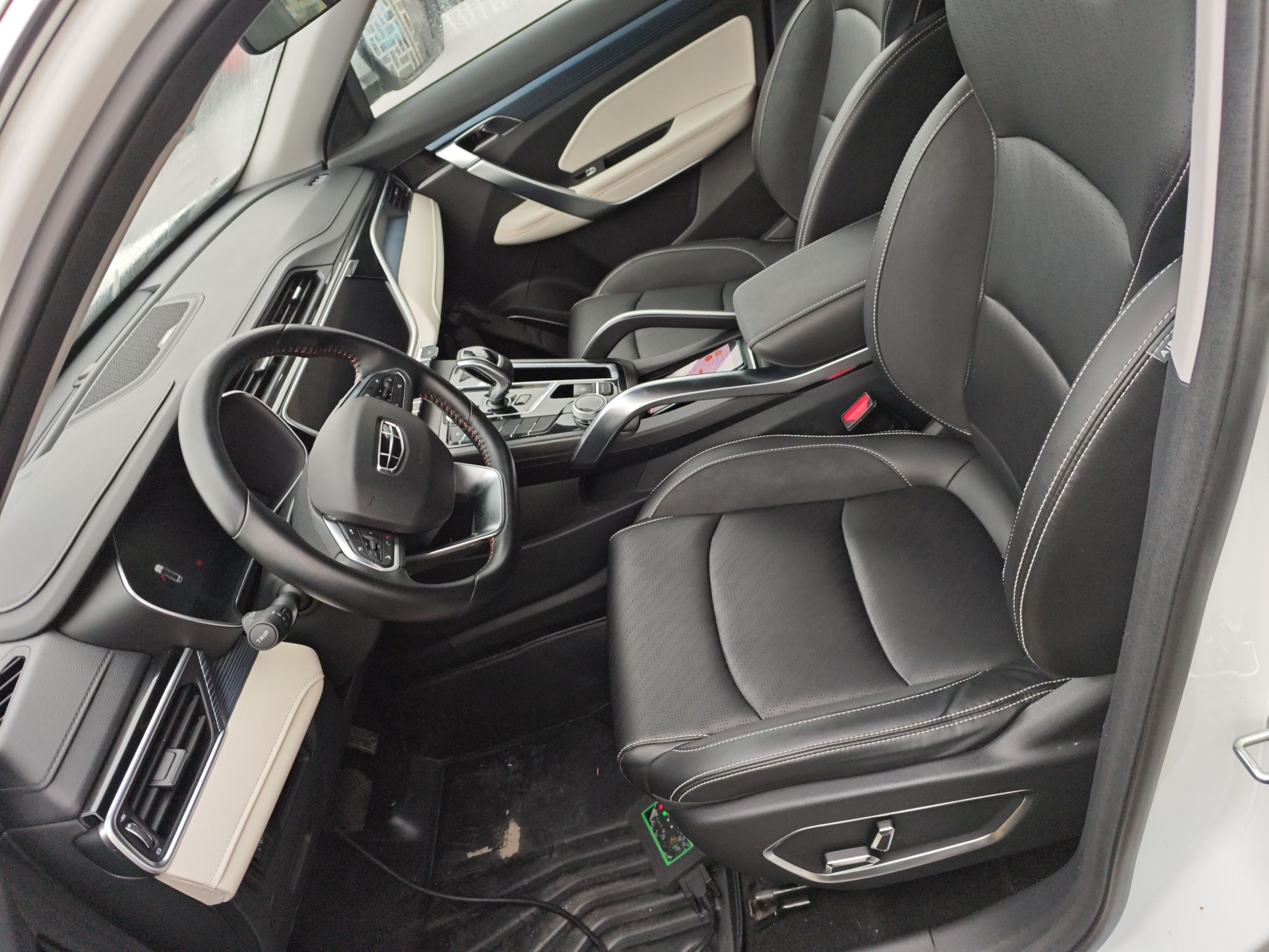 Переднее сиденье в автомобиле