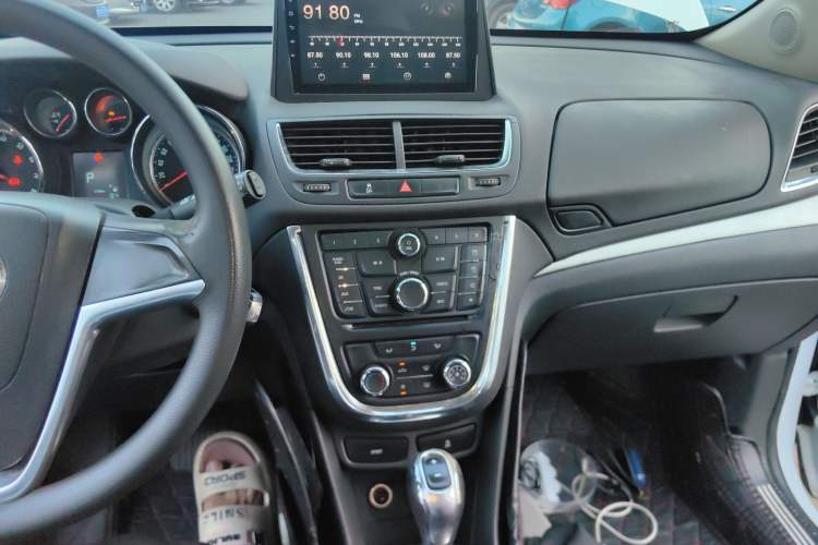 Used Buick Encore 2015 1.4T Automatic Two-Wheel Drive Urban Elite Version
