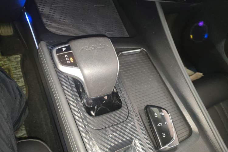 Used Dongfeng Aeolus Huge 2022 Mach Dual-Motor 1.5T MHD Dare-to-Dream Edition
