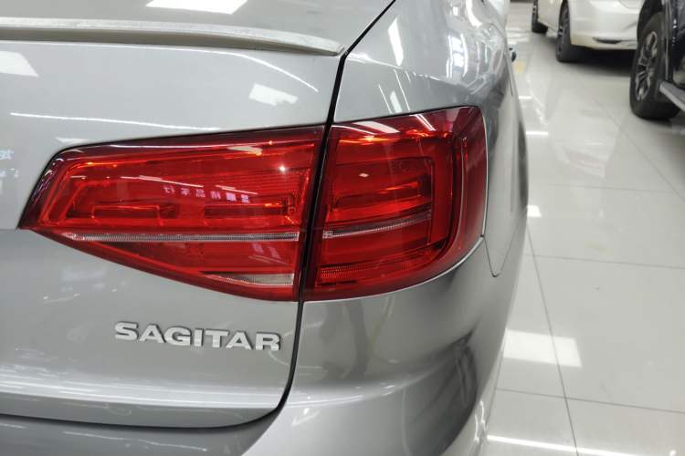 Used Volkswagen Sagitar 2015 1.6L Automatic Comfort Model
