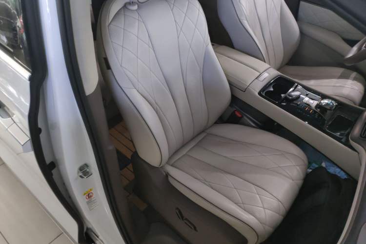 Used Denza D9 2022 DM-i 970 Four-Wheel Drive Prestige Model