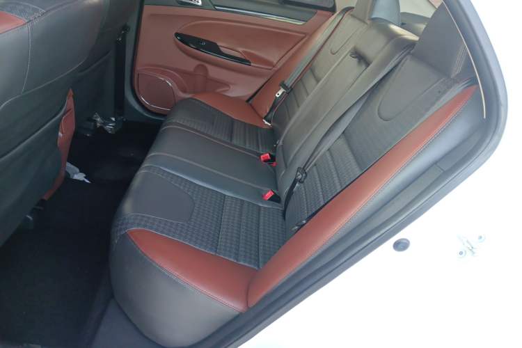 Used BYD Surui 2015 Revised Version 1.5L Automatic Luxury Edition
