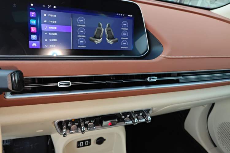 Used ORA Good Cat 2022 Morandi Edition 400km Standard Range Premium Version Lithium-Ion Battery
