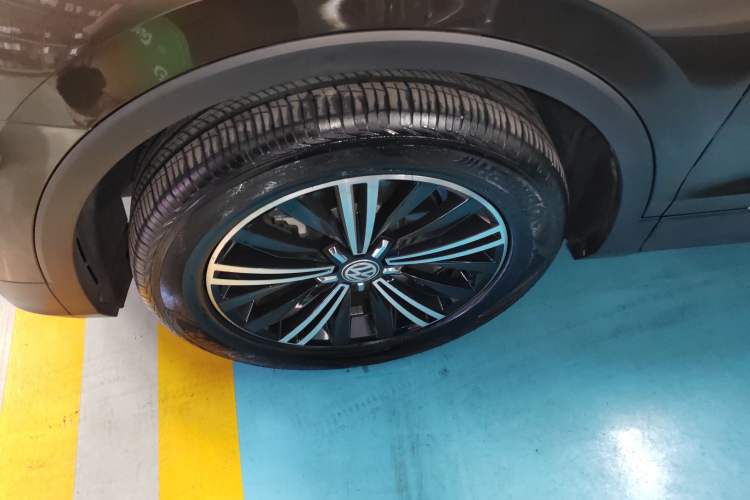 Used Volkswagen Tiguan L 2019 Revised Version 280TSI Automatic Two-Wheel Drive Panoramic Comfort Edition China VI Standard
