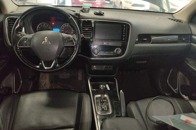 Used Mitsubishi Outlander 2018 2.0L Two-Wheel Drive Glory Edition 5 Seats