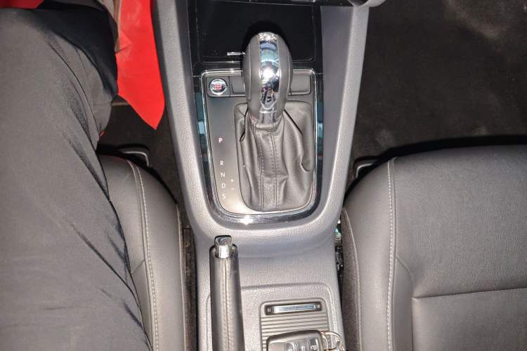 Used Volkswagen Sagitar 2017 230TSI Automatic Comfort Version
