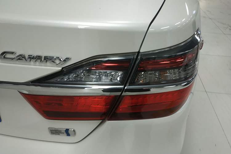 Used Toyota Camry 2015 Dual-Engine 2.5 HG Luxury Navigation Edition
