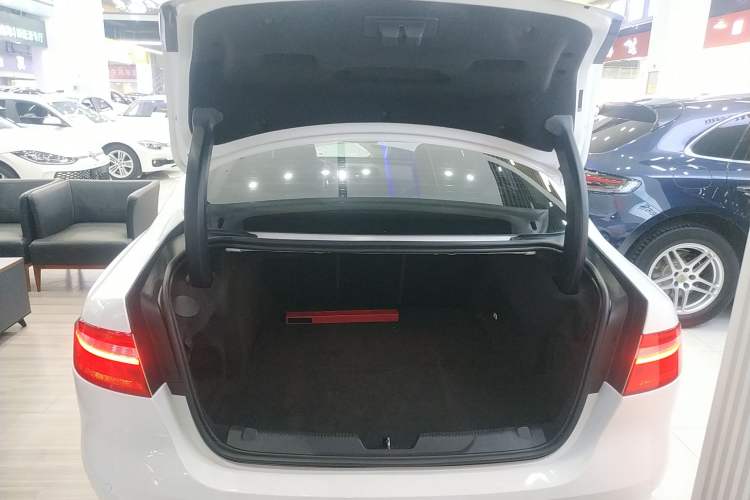 Used Jaguar XEL 2018 2.0T 200 PS Premium Edition
