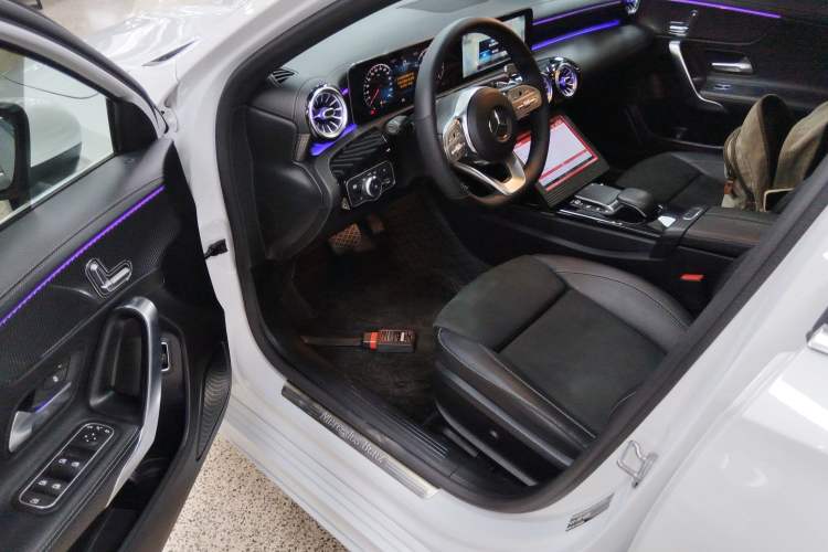 Used Mercedes-Benz A-Class 2020 Restyled A 200 L Sport Sedan Fashion Version
