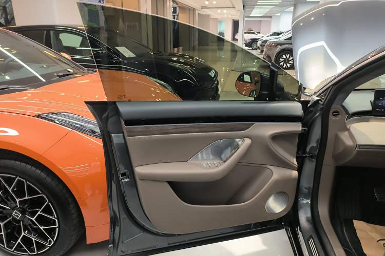 Used Hima Luxeed R7 2024 All-Electric 802 km Max
