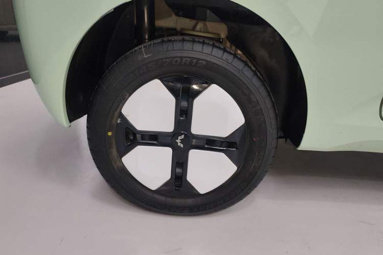 Used Wuling Hongguang MINIEV 2024 3rd Generation 215km Advanced Version
