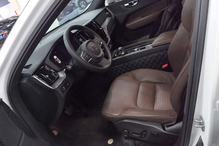 Used Volvo XC60 2022 B5 4x4 Zhiyi Luxury Edition
