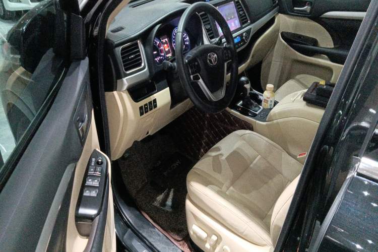 Used Toyota Highlander 2018 2.0T Four-Wheel Drive Luxury Edition 7 Seats China V Emission Standard
