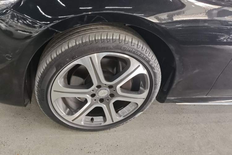 Used Mercedes-Benz E-Class 2016 E 300 L Sporty and Stylish Model