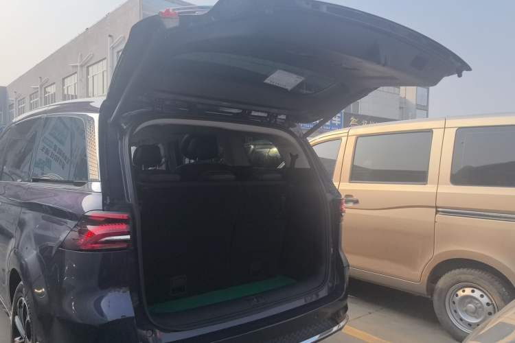 Used Roewe iMAX8 2022 400TGI Celebration Edition
