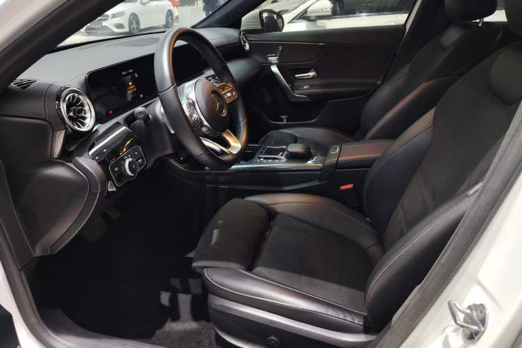 Used Mercedes-Benz A-Class 2022 Revised Version A 200 L Sport Sedan Fashionable Style