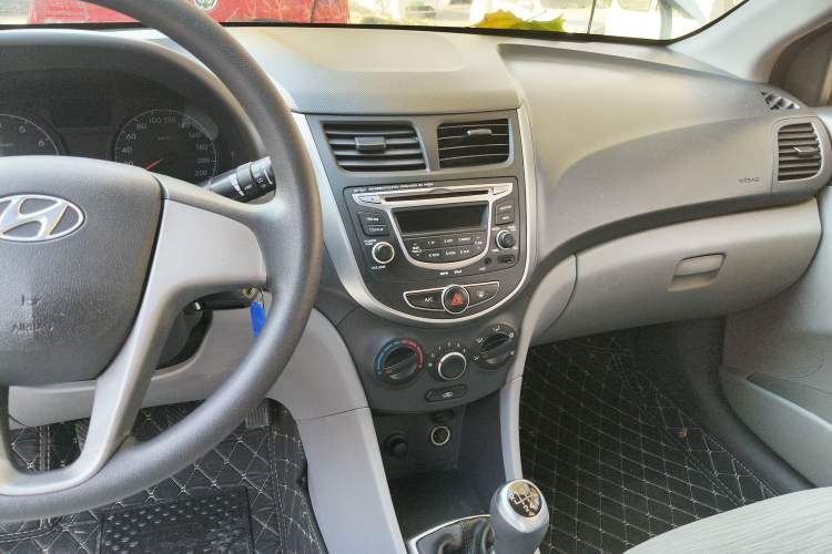 Used Hyundai Verna 2014 1.4L Manual Smart GLS Trim
