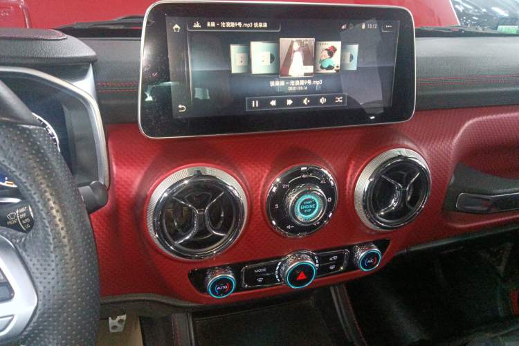 Used  BJ40 2018 PLUS 2.3T Automatic Four-Wheel Drive Flagship Version China V Emission Standard
