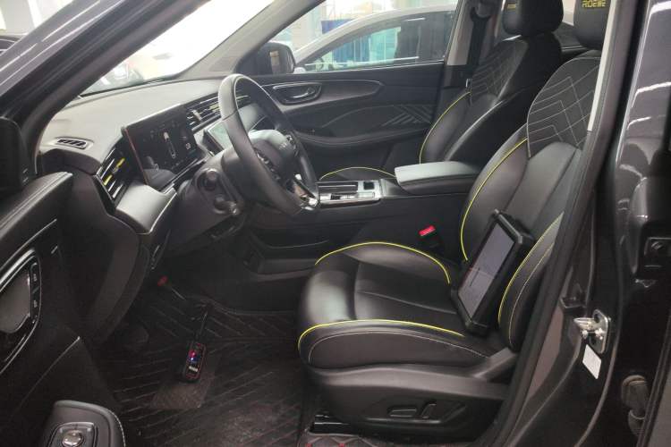 Used Roewe RX5 2023 PLUS 330TGI Automatic Trendsetting Smart Edition
