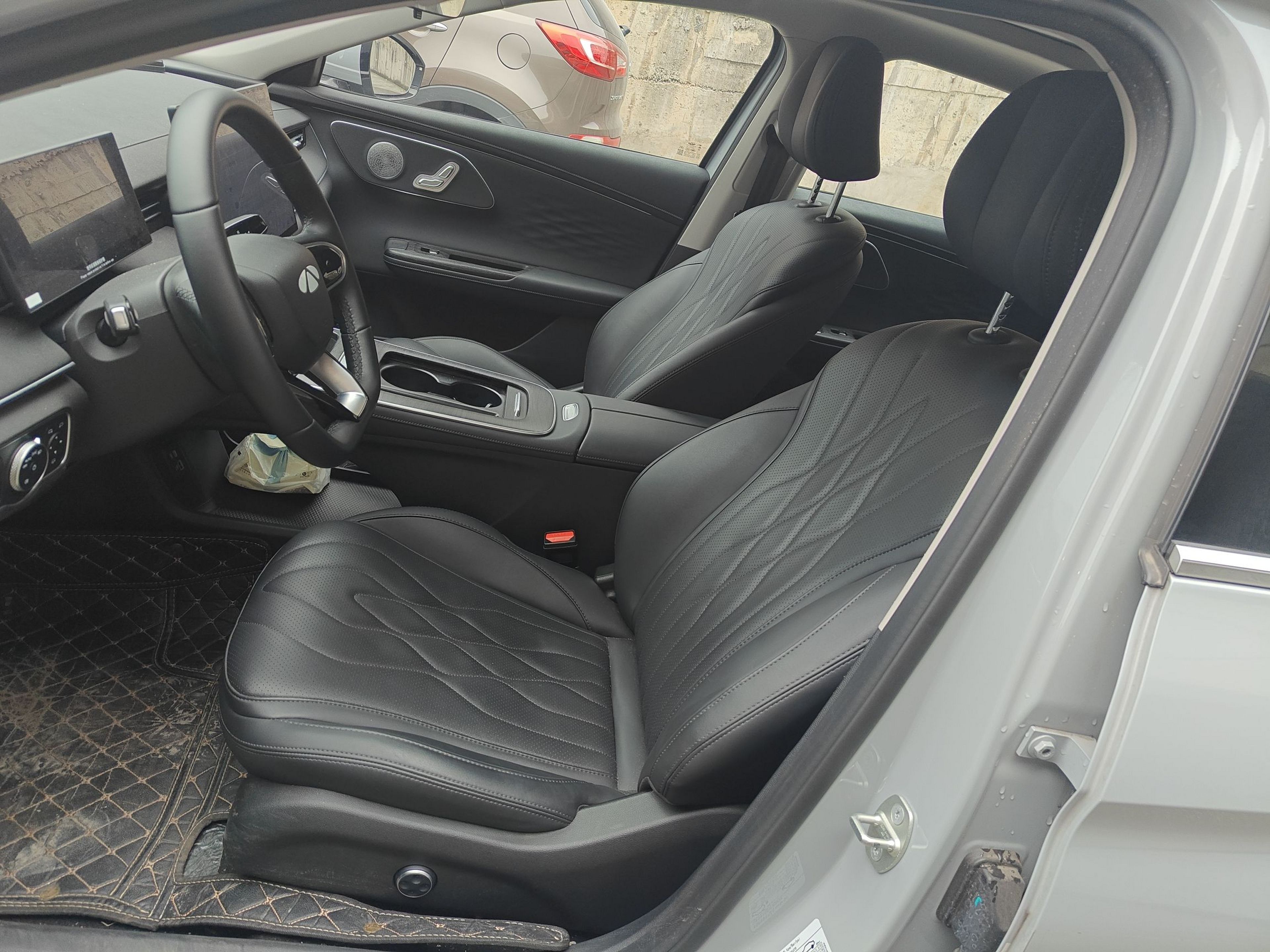 Переднее сиденье в автомобиле