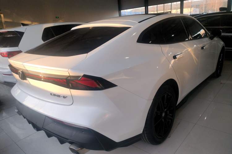 Used Changan UNI-V 2022 1.5T Prestige Version
