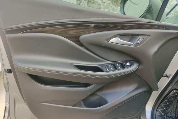 Used Buick Envision 2018 20T Two-Wheel-Drive Elite Model
