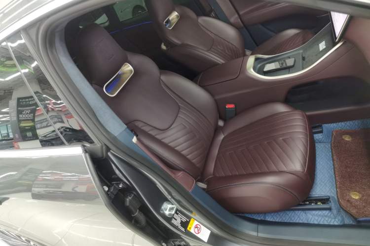 Used  11 2022 Ultra-Long Range Dual-Motor Luxury Edition 4 Seats
