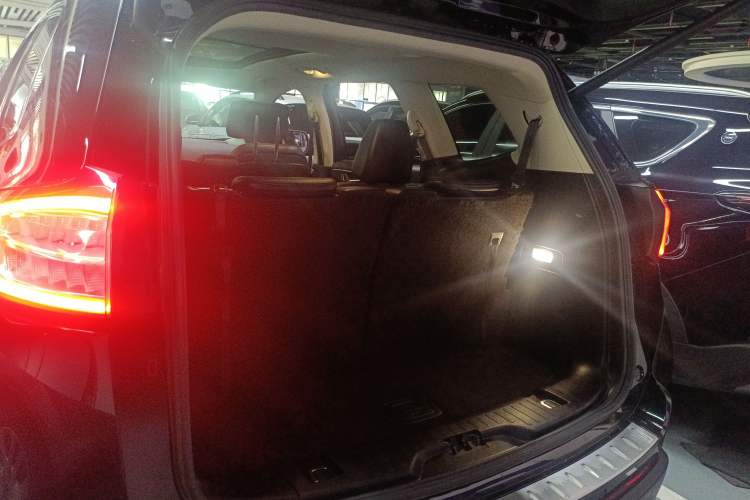 Used Ford Edge 2016 EcoBoost 245 Two-Wheel-Drive Titanium 7-Seater
