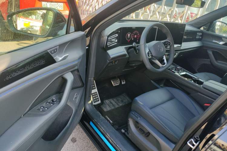 Used Volkswagen Tiguan L 2024 PRO 380TSI Four-Wheel Drive R-Line Smart Edition
