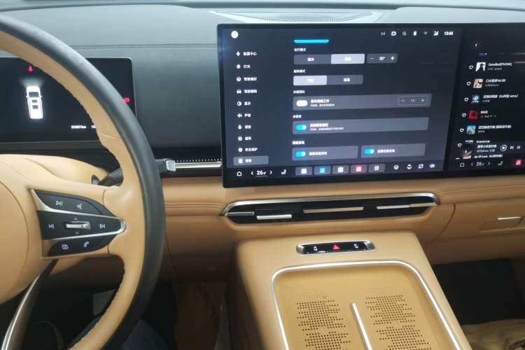 Used VOYAH Dream 2025 EV Four-Wheel Drive Flagship Kunpeng Edition
