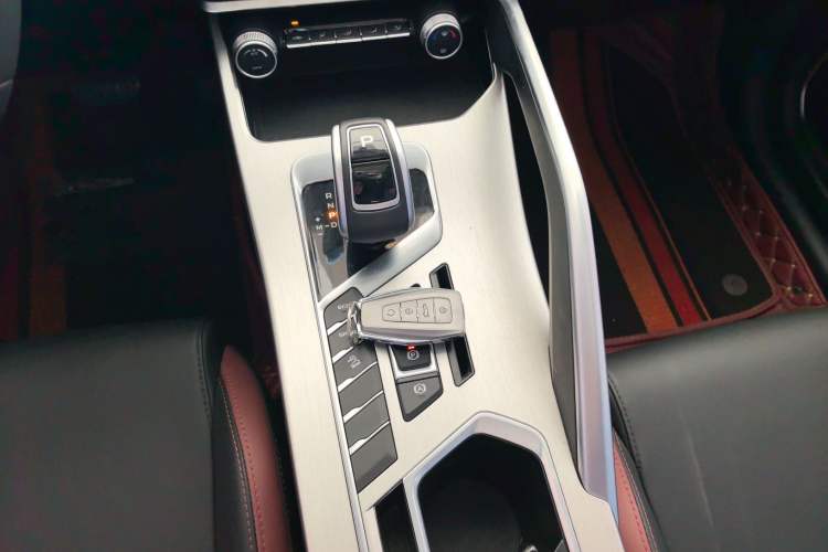 Used Geely Auto Coolray 2020 Facelift 240T DCT Hunter
