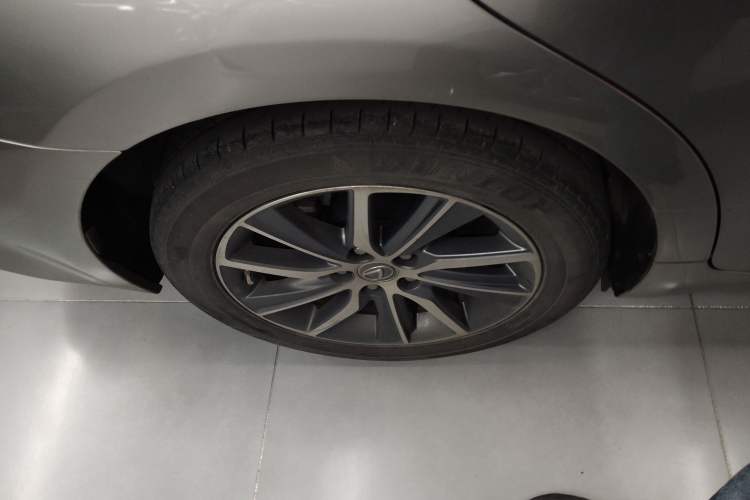 Used Lexus ES 2015 300h Comfort Edition
