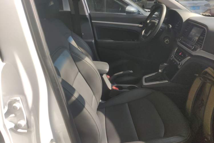 Used Hyundai Elantra 2016 1.6L Automatic ZhiXuan – Elite Version
