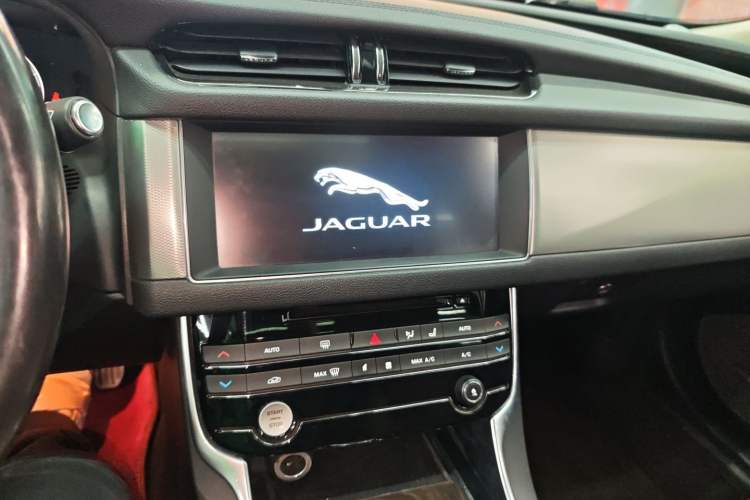 Used Jaguar XFL 2018 XFL 2.0T 250 PS Premium Edition
