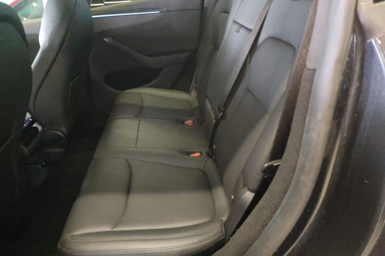 Used Tesla Model Y 2025 Long-Range All-Wheel-Drive Version