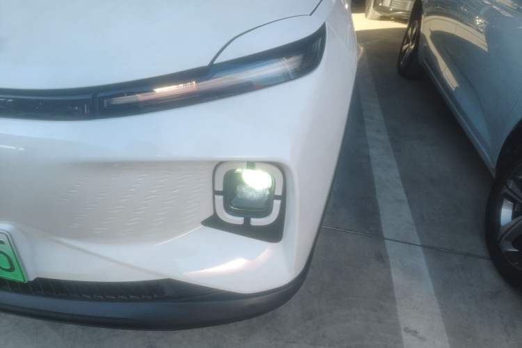 Used Geometry E Firefly 2024 301km Flowing Light
