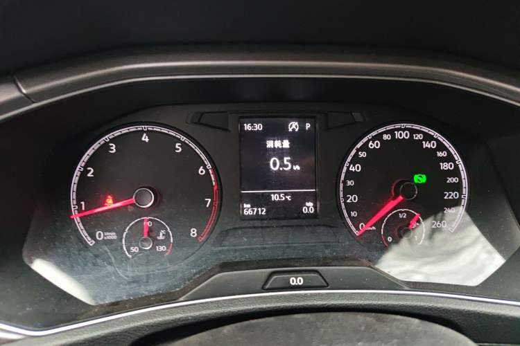 Used Volkswagen T-ROC 2018 280TSI DSG Two-Wheel Drive Advanced Version China V Emission Standard
