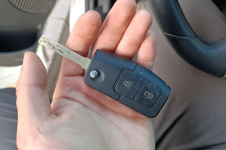 Used JMC Fushun 2023 2.0T Manual Short-Wheelbase Mid-Top Commercial Multi-Purpose 6-Seater Passenger Vehicle