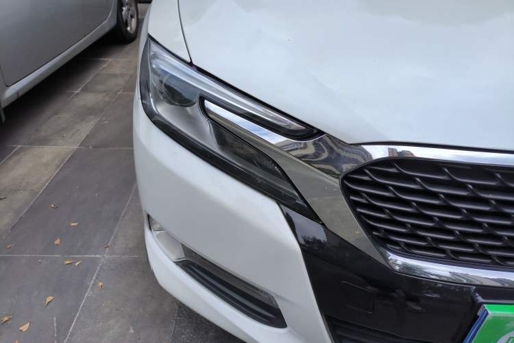 Used  5LS 2014 1.6T Luxury Edition THP160
